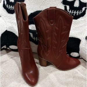 Never worn women’s boots
